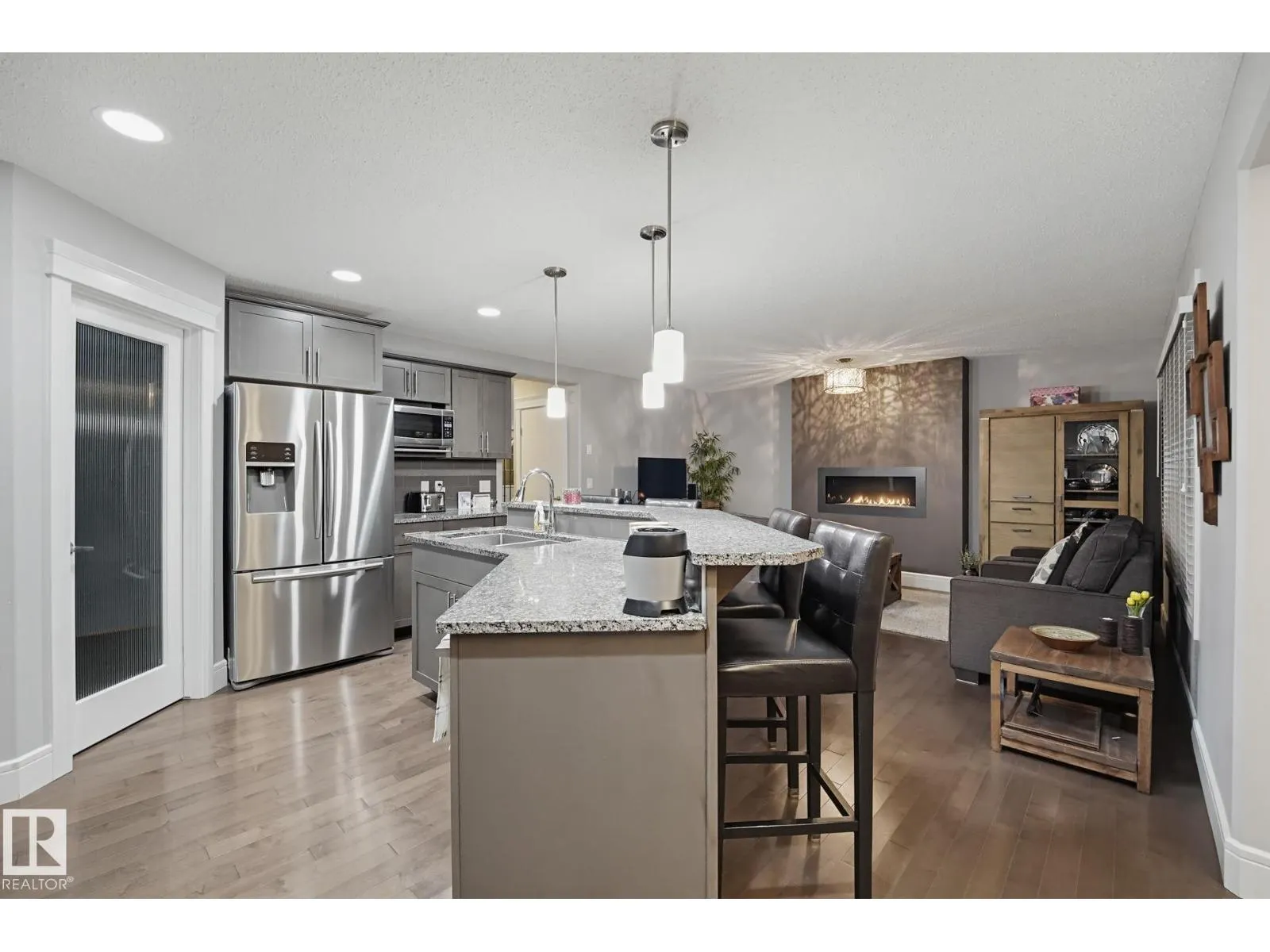 729 175A ST SW