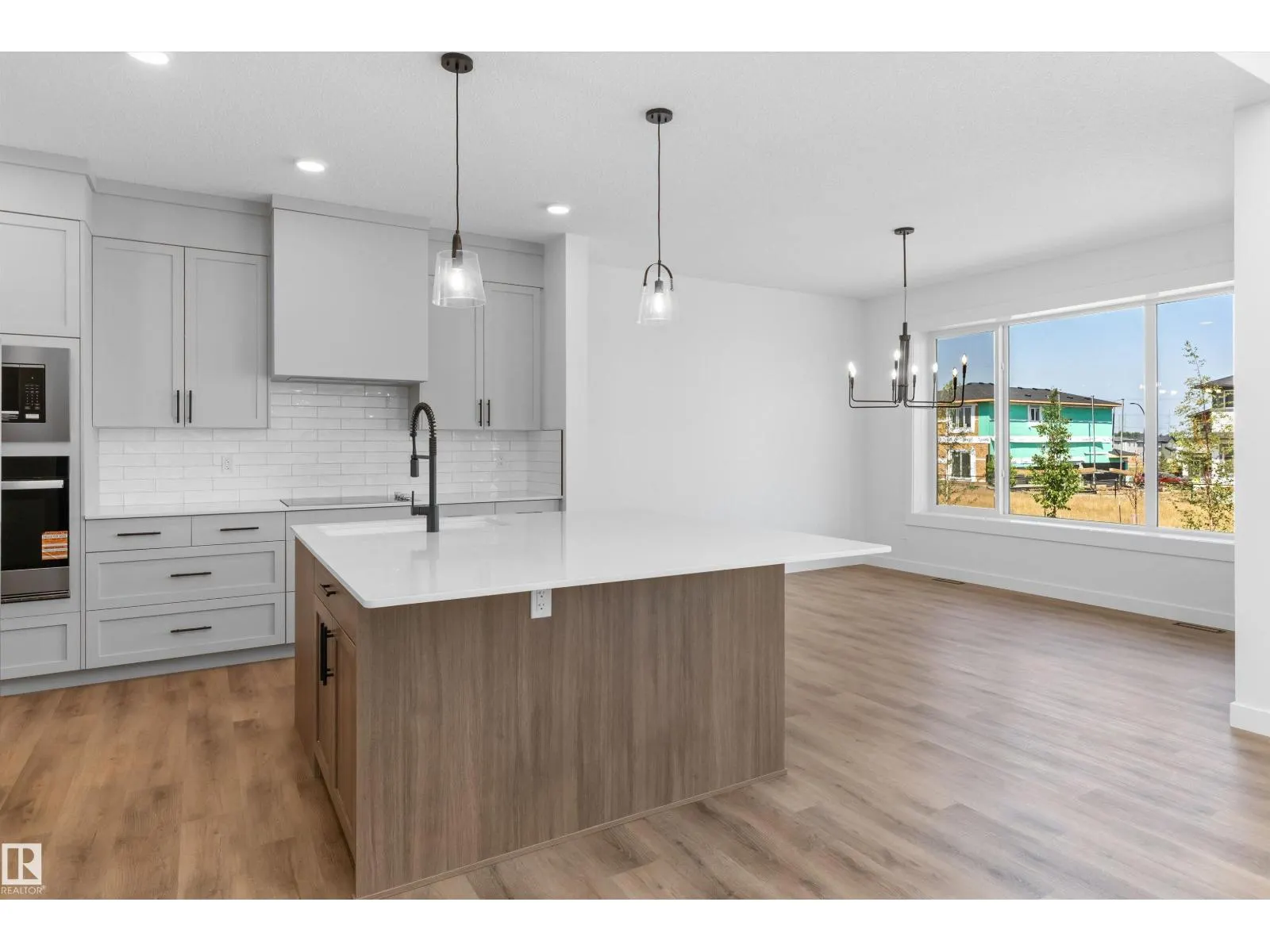 2224 5 AV NW