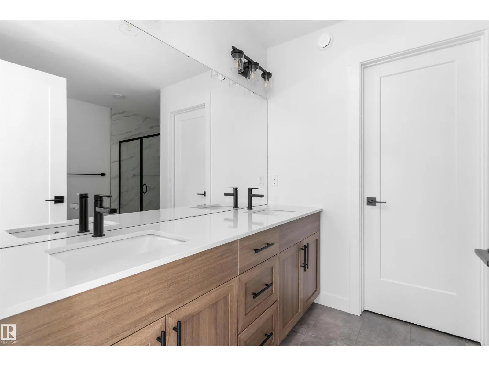 2224 5 AV NW