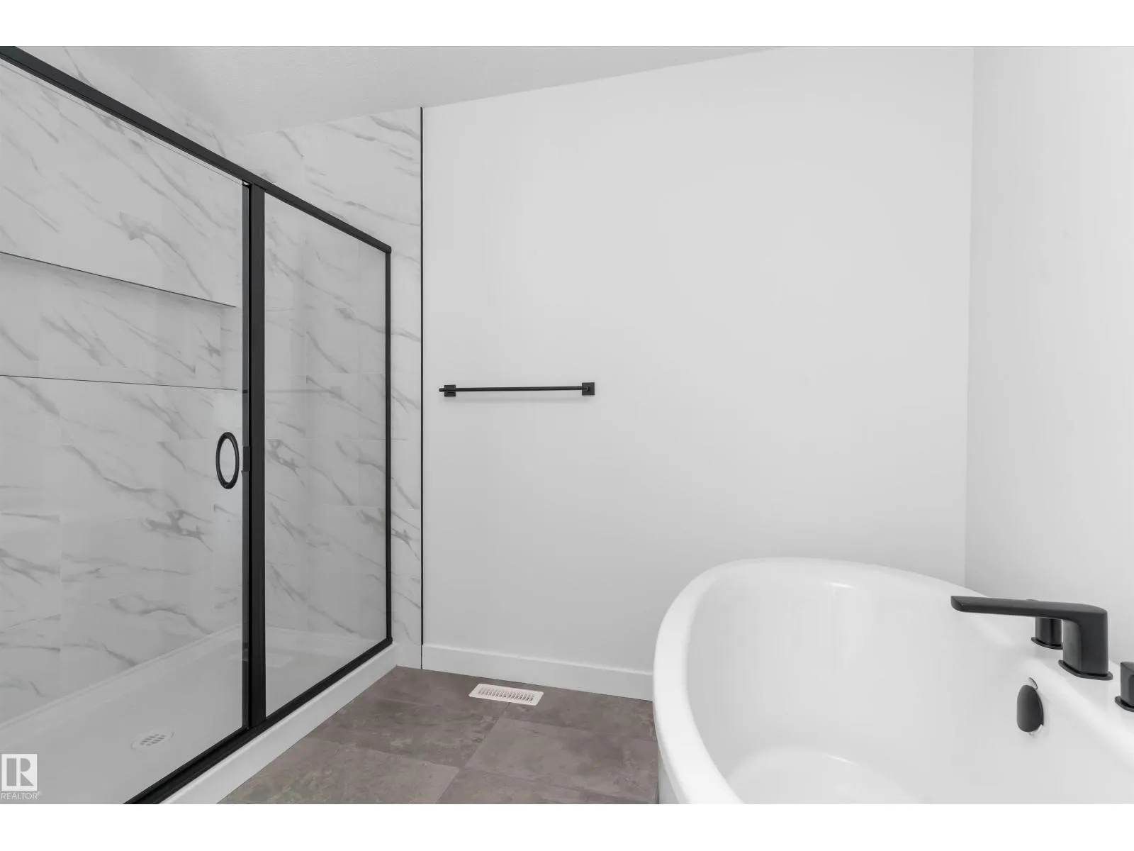 2224 5 AV NW