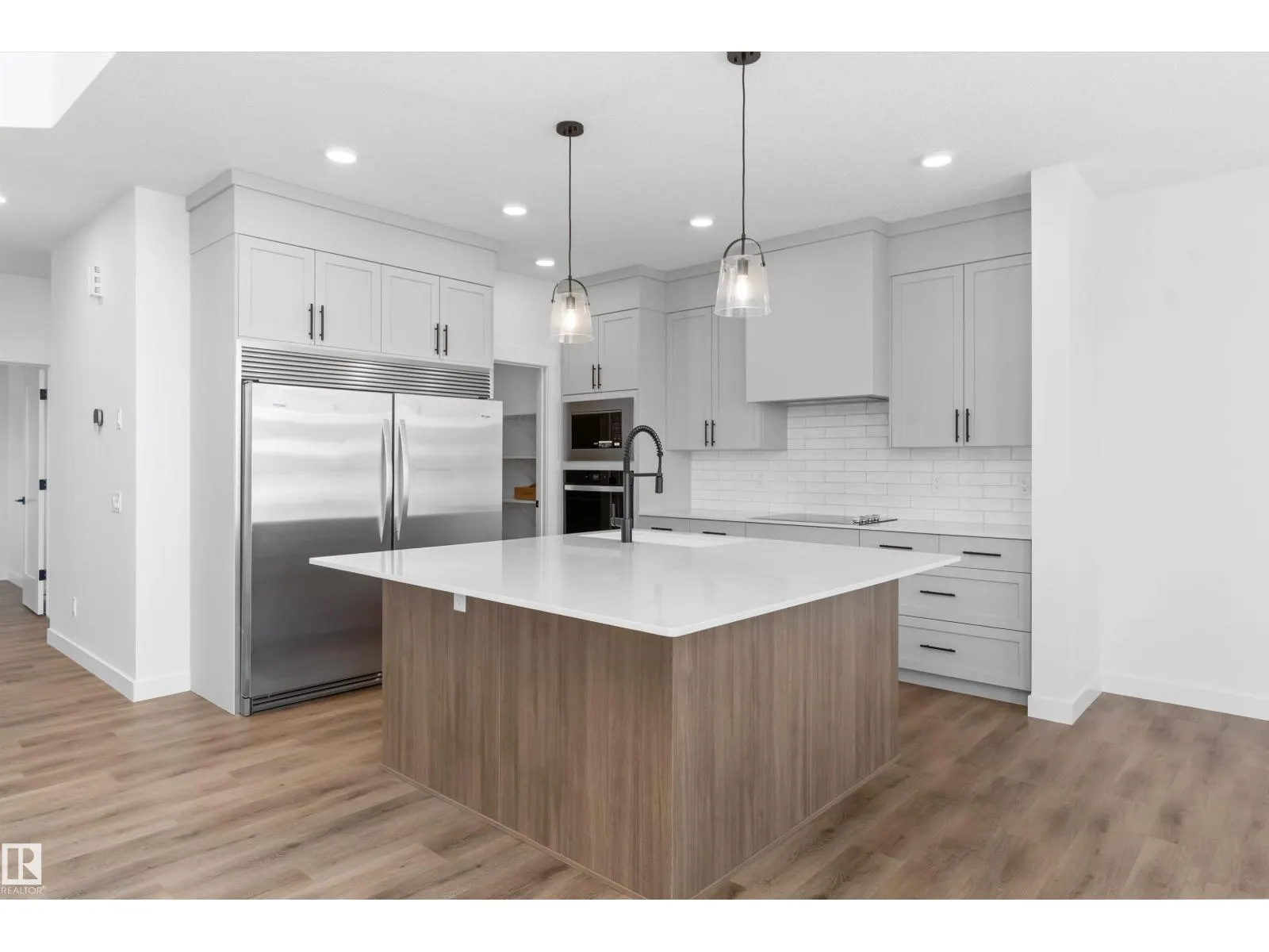 2224 5 AV NW