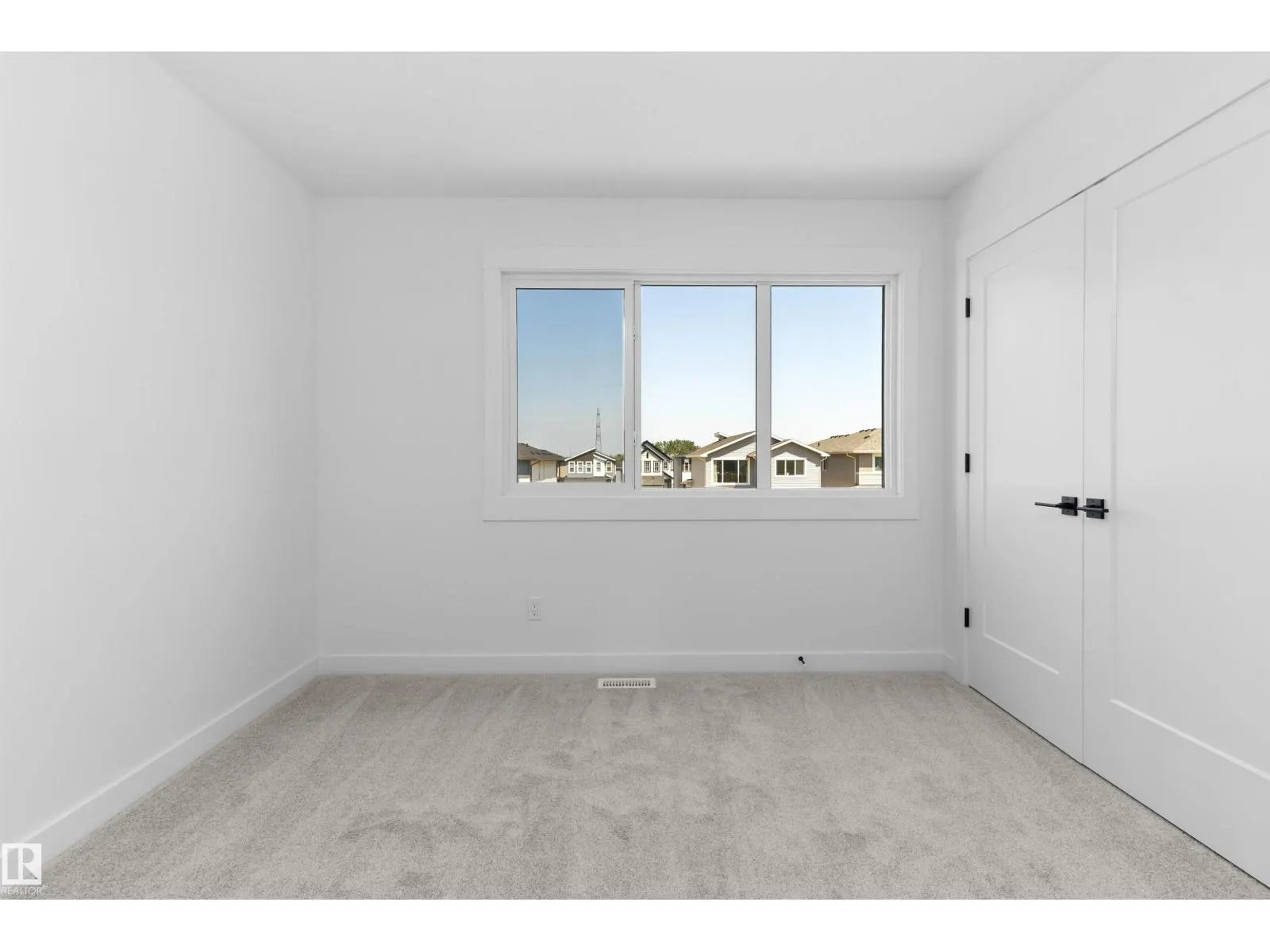 2224 5 AV NW