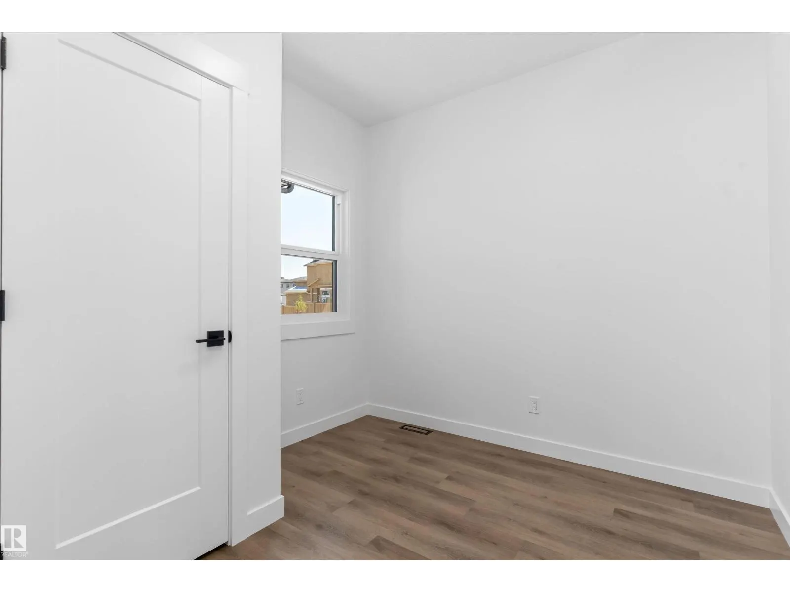 2224 5 AV NW