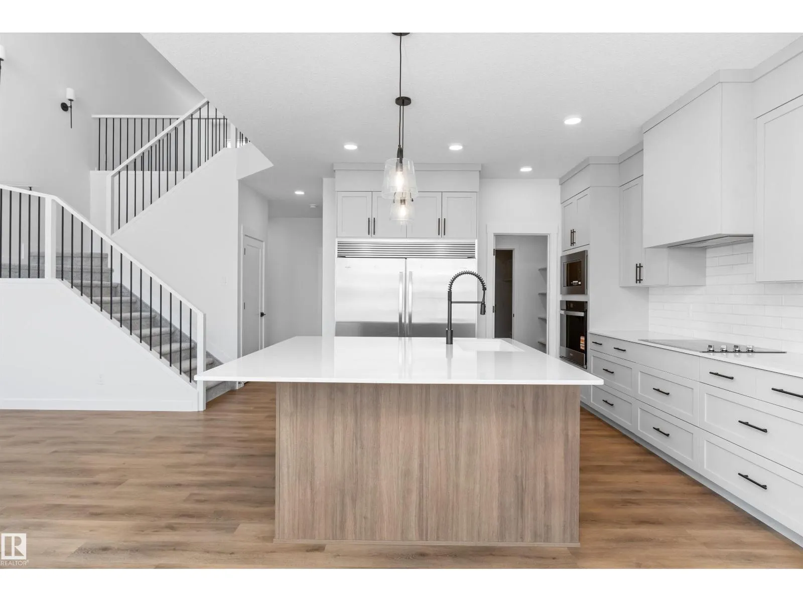 2224 5 AV NW