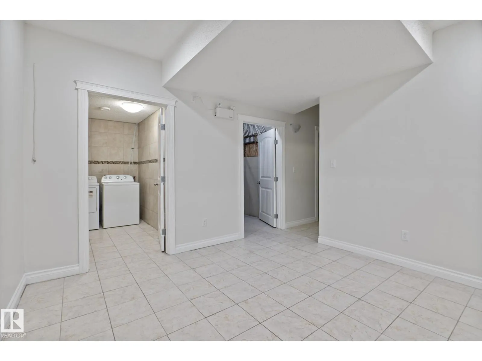 11918 68 ST NW