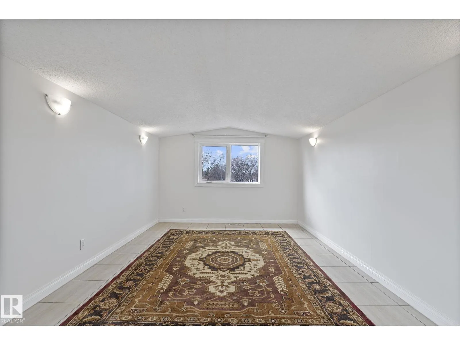 11918 68 ST NW