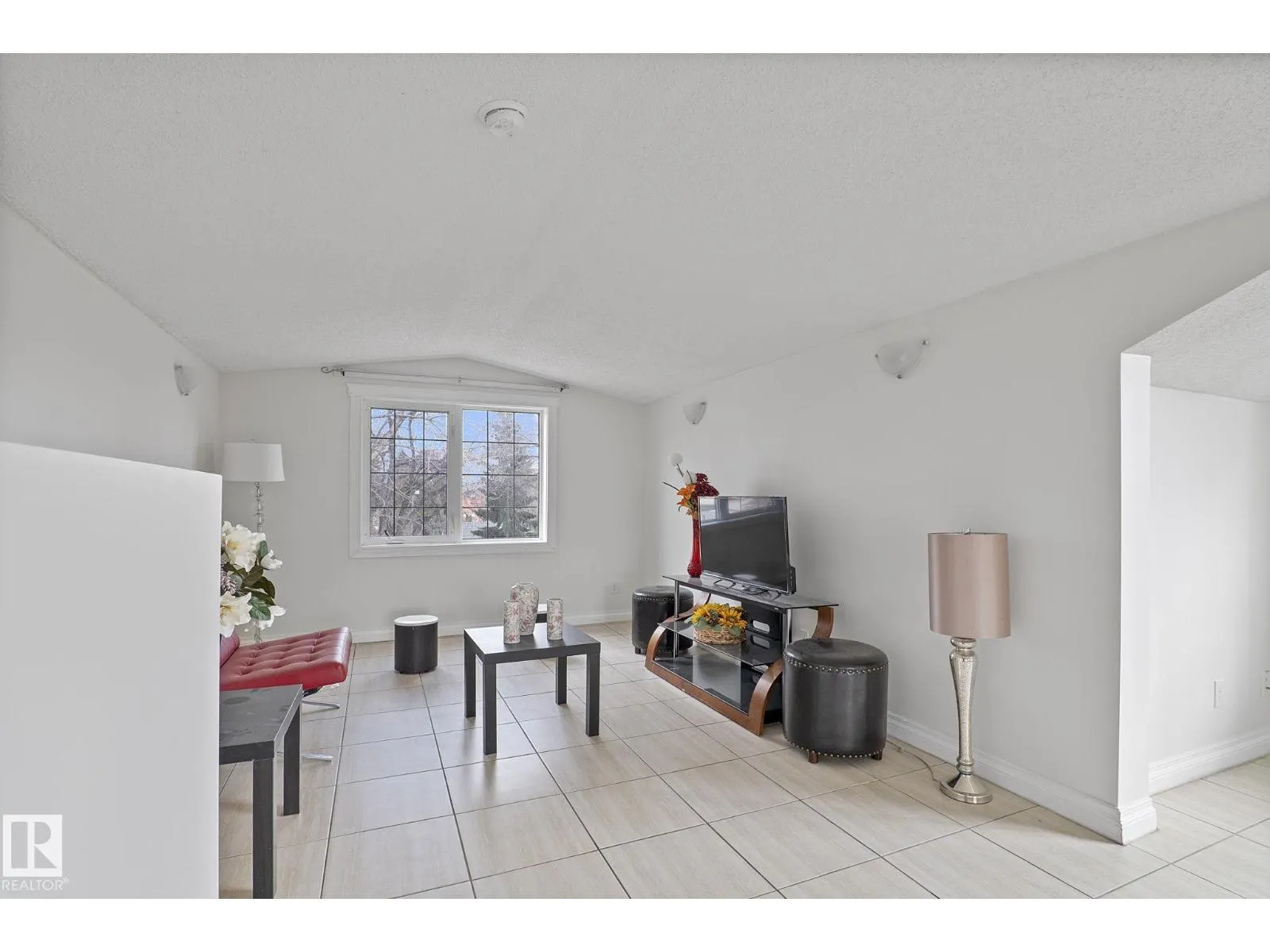 11918 68 ST NW