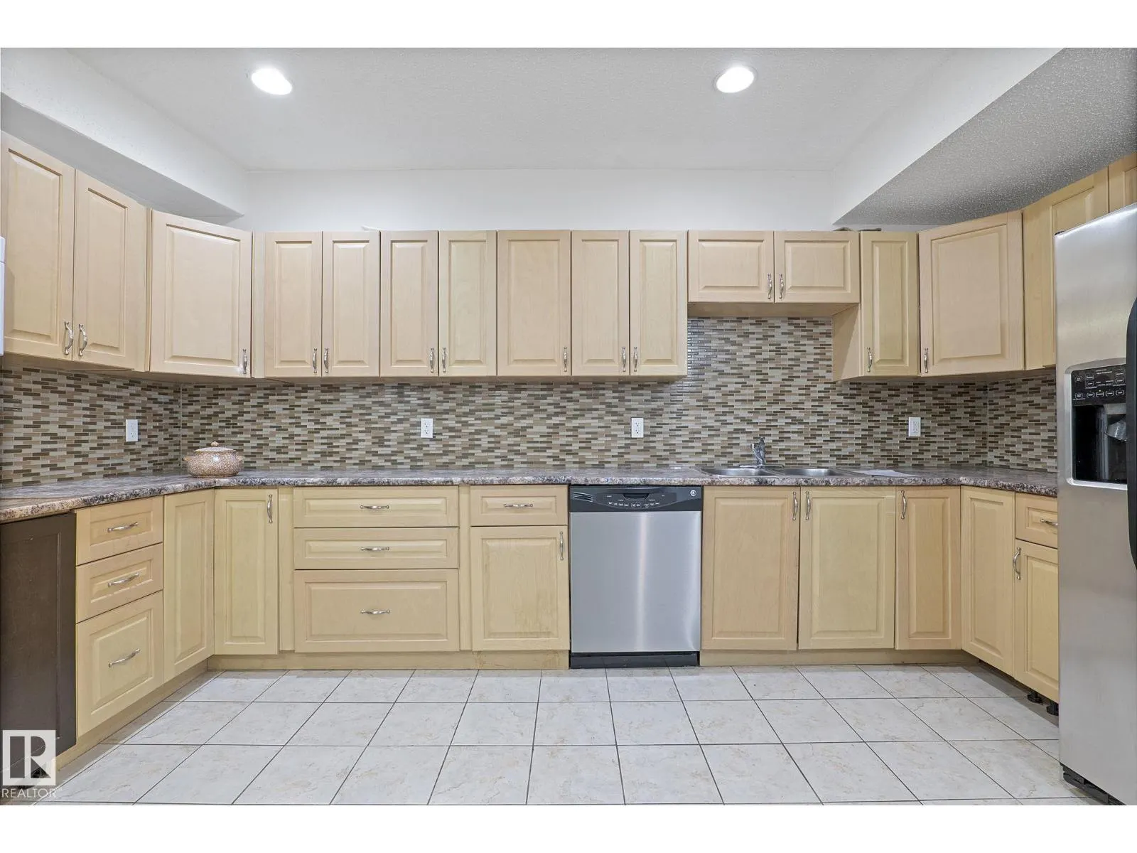 11918 68 ST NW