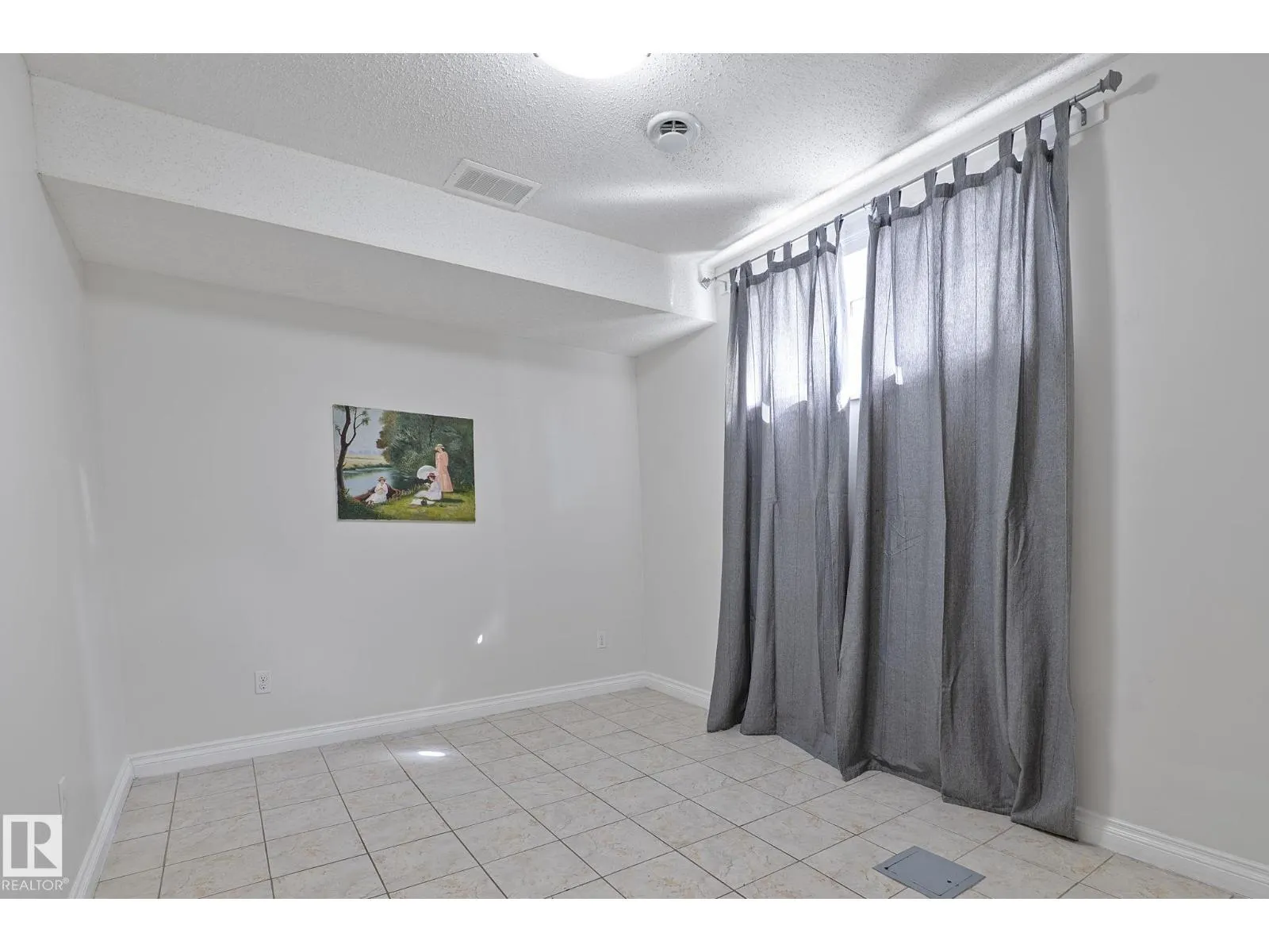 11918 68 ST NW
