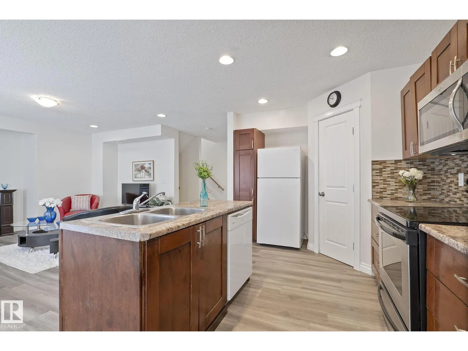 11918 68 ST NW