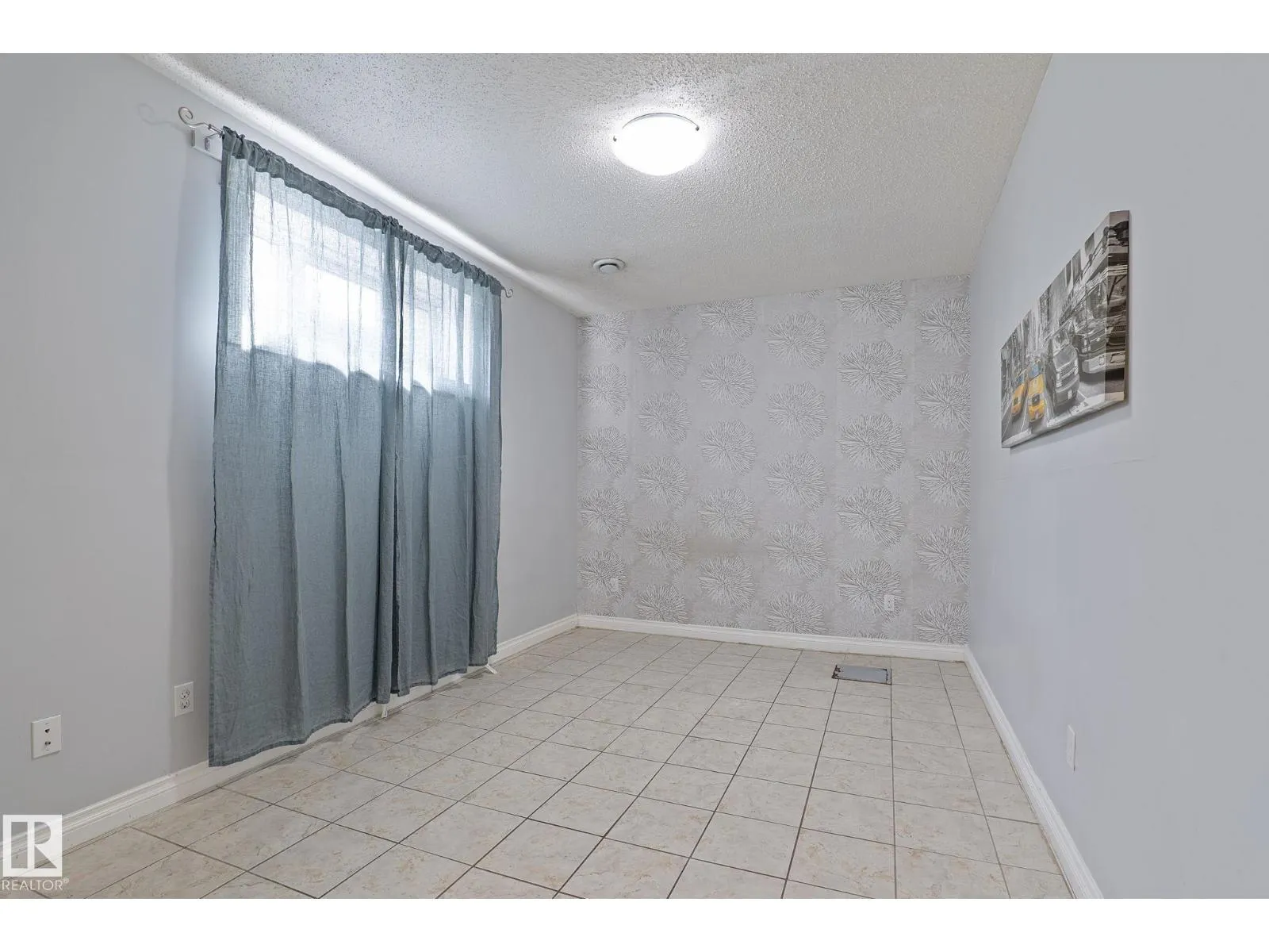 11918 68 ST NW