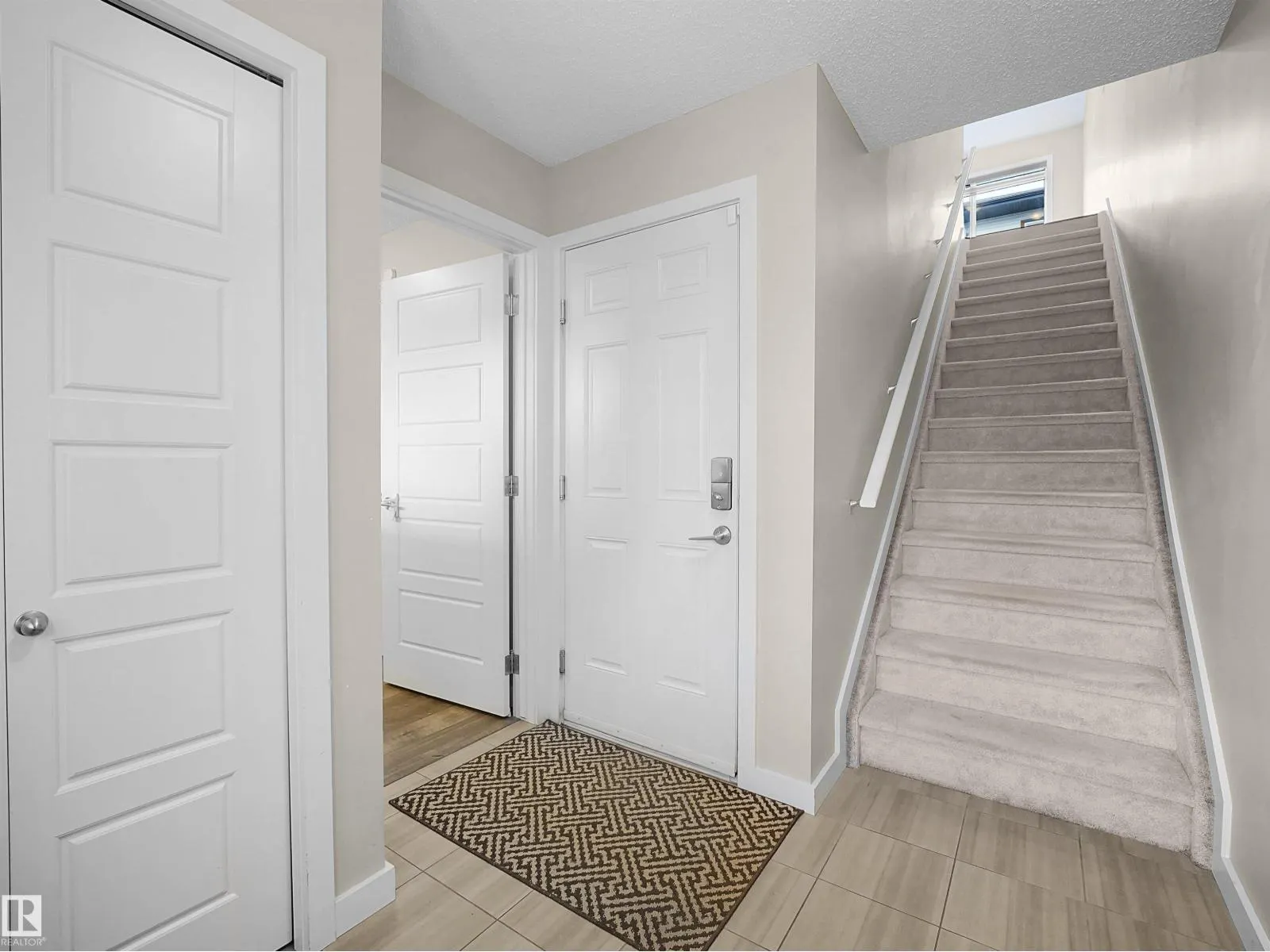 3346 15A AV NW