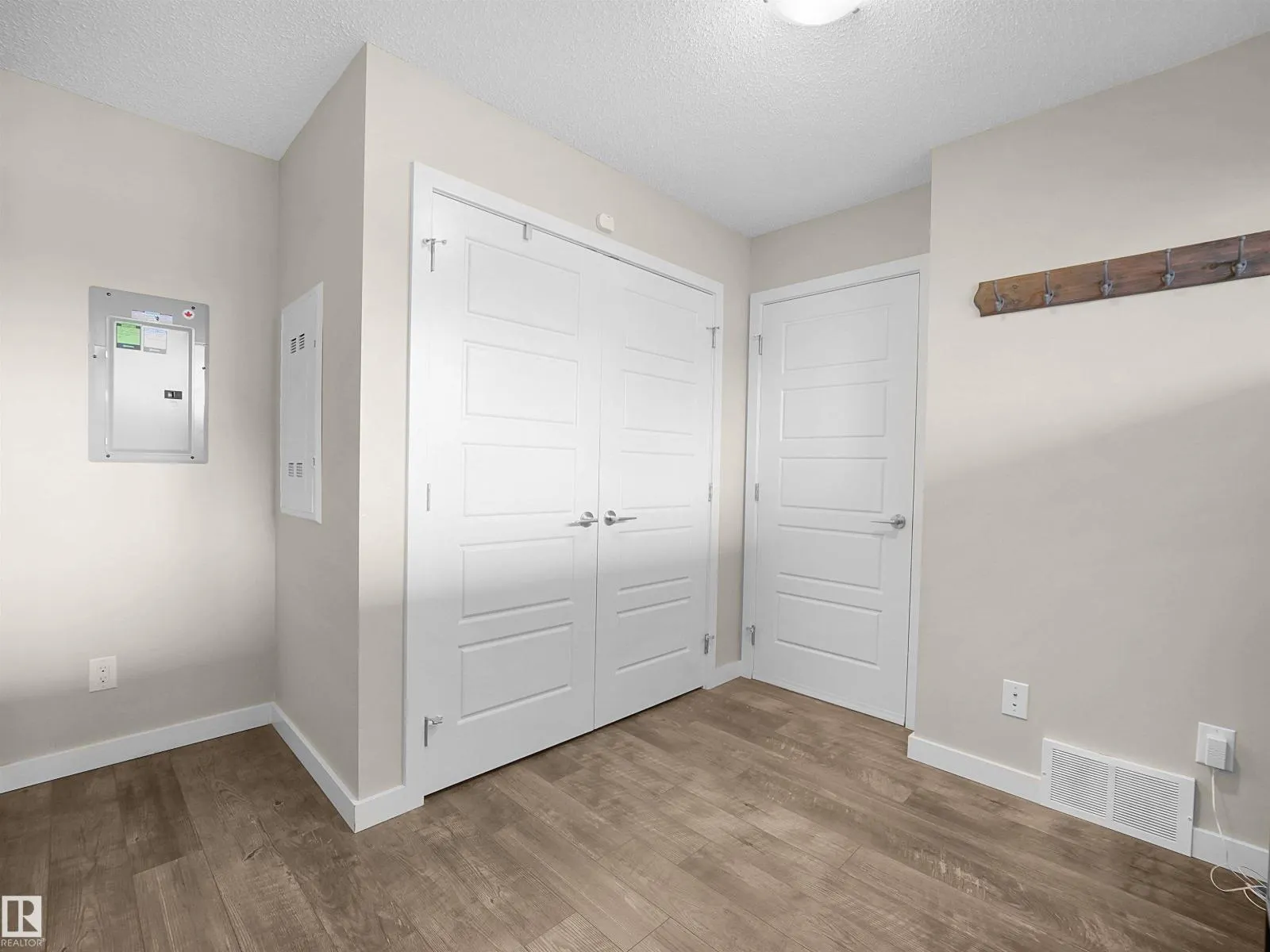 3346 15A AV NW