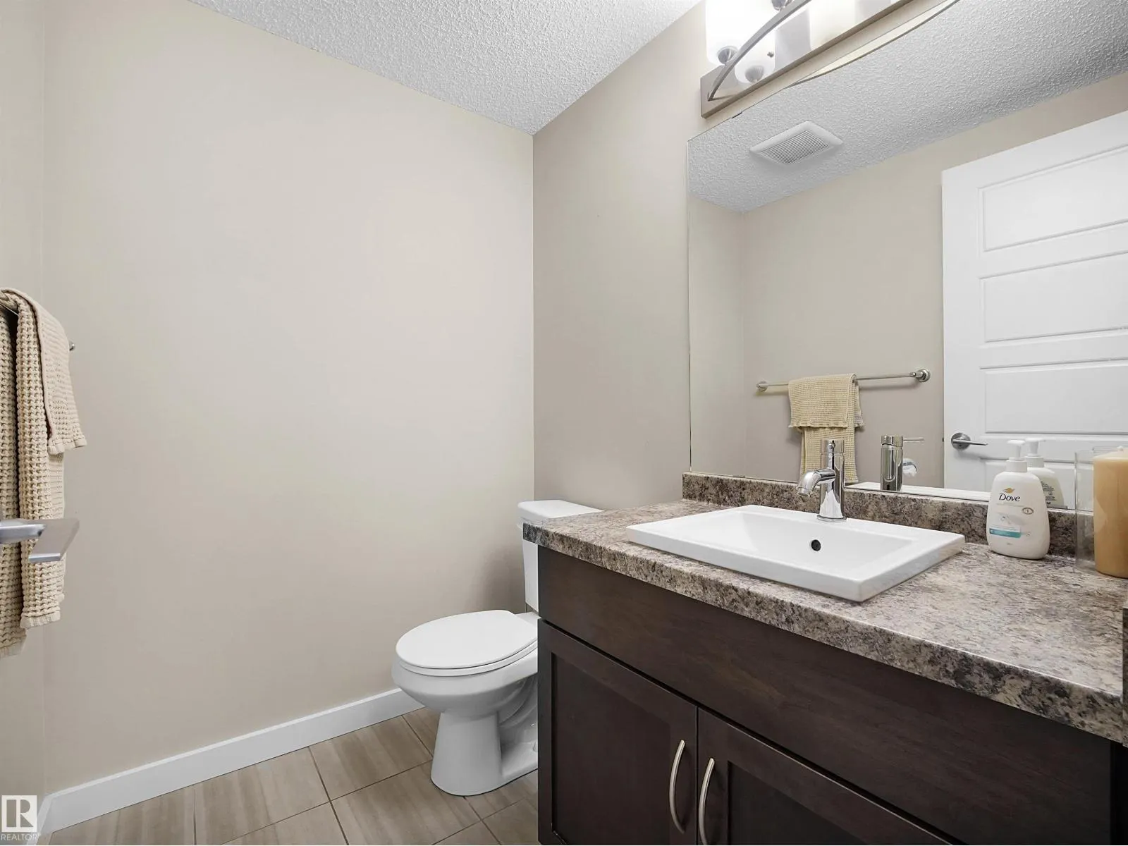3346 15A AV NW