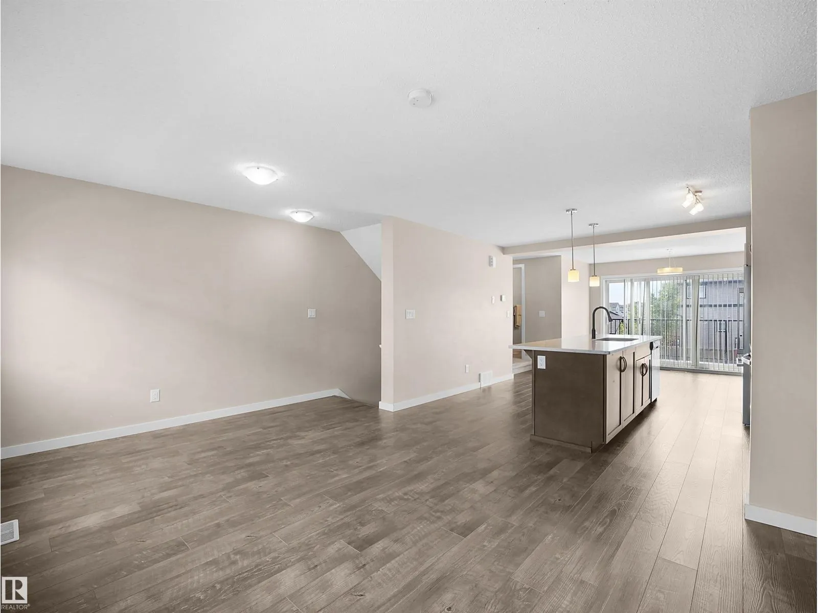 3346 15A AV NW
