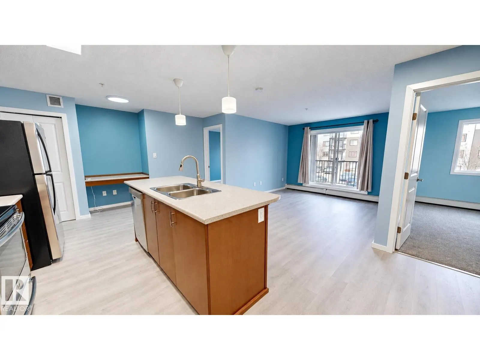 #233 504 Albany WY NW