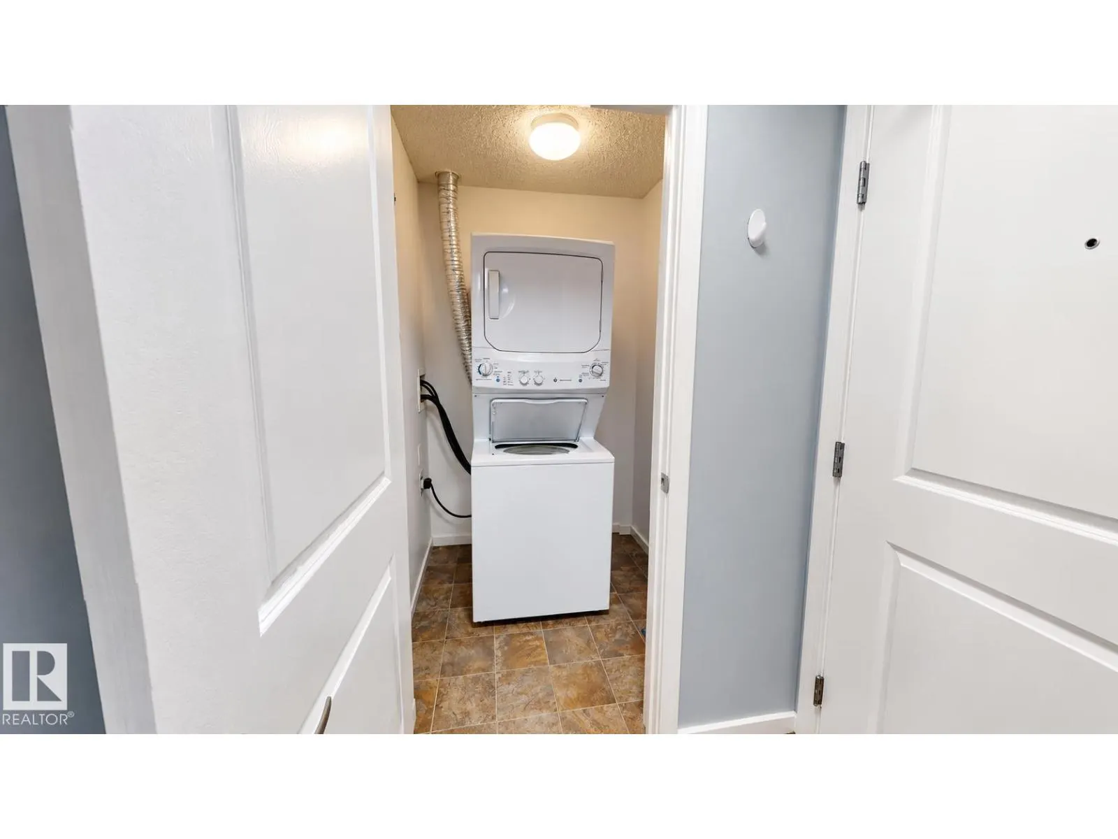 #233 504 Albany WY NW