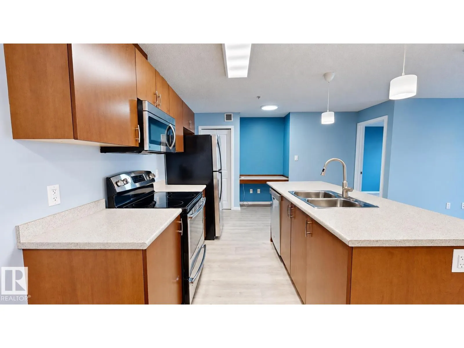 #233 504 Albany WY NW