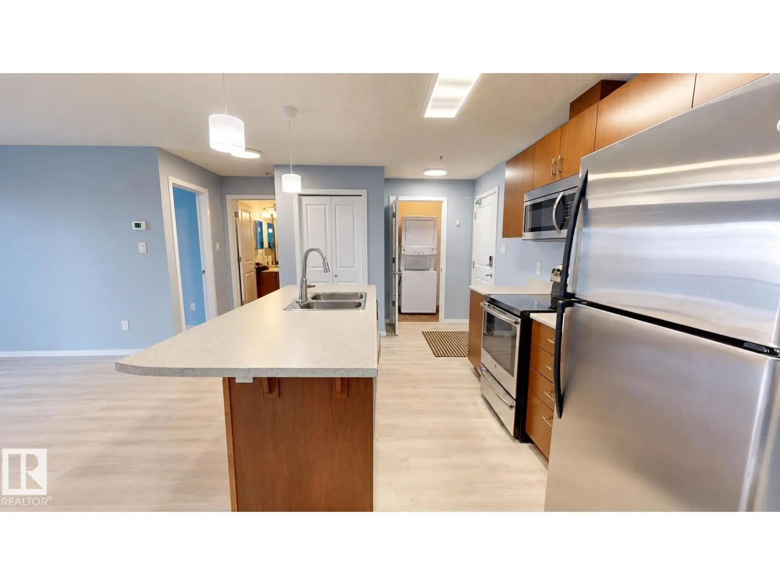 #233 504 Albany WY NW