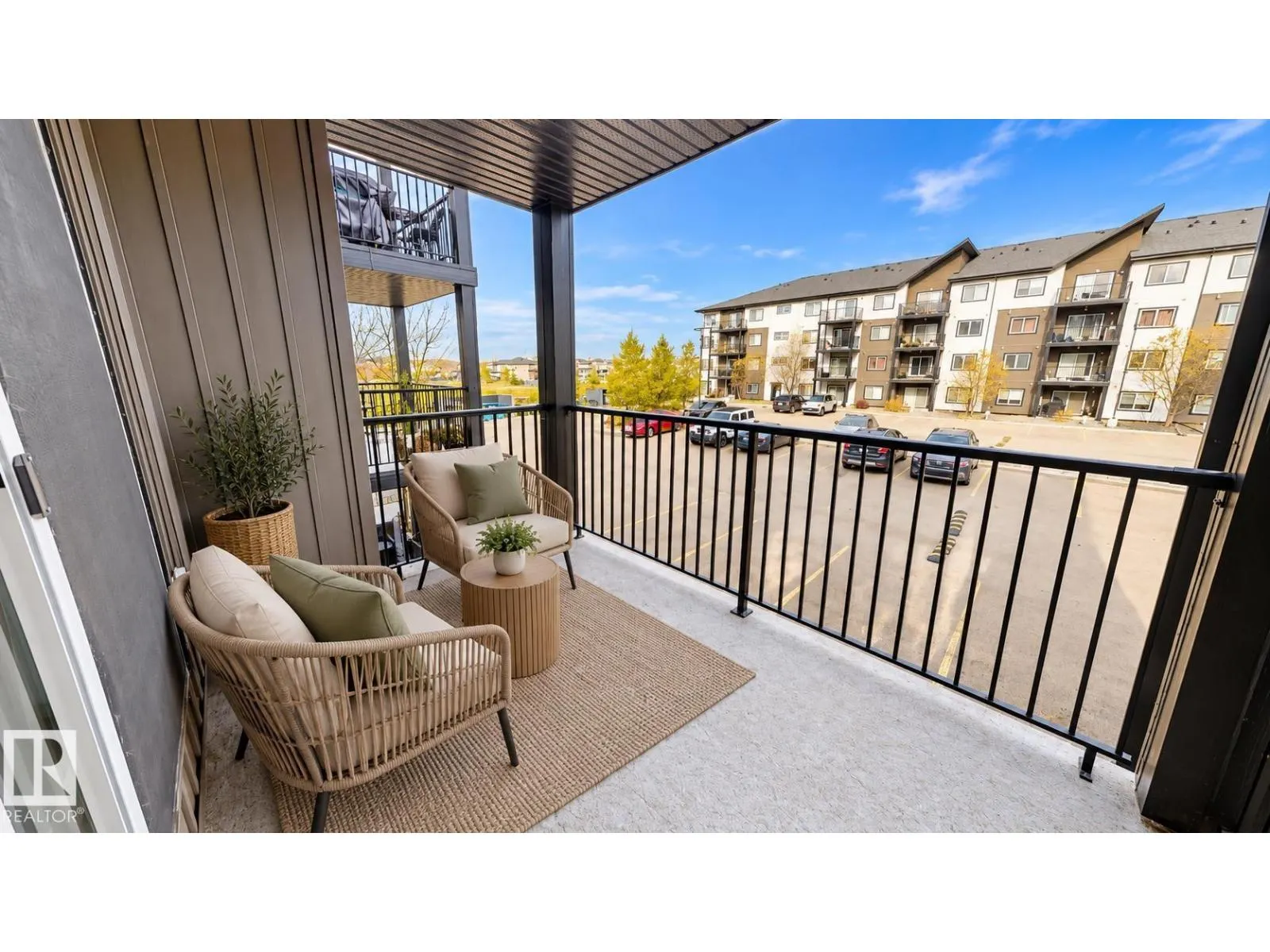 #233 504 Albany WY NW
