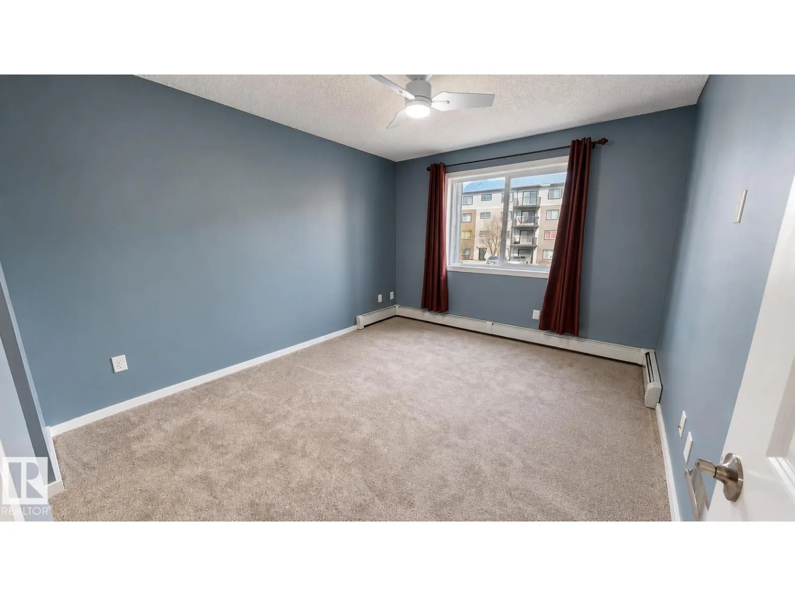 #233 504 Albany WY NW