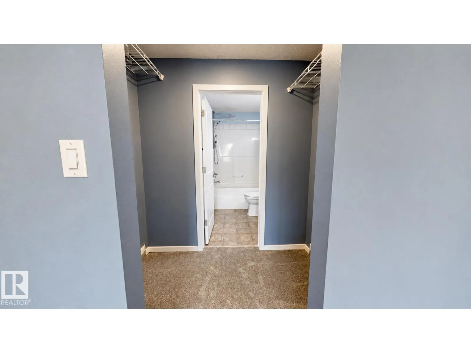 #233 504 Albany WY NW