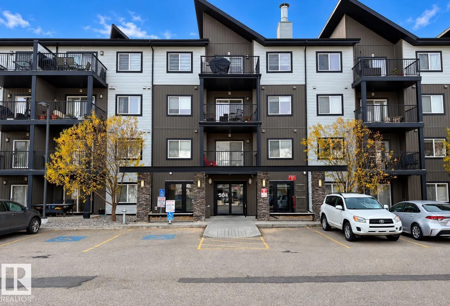 #233 504 Albany WY NW