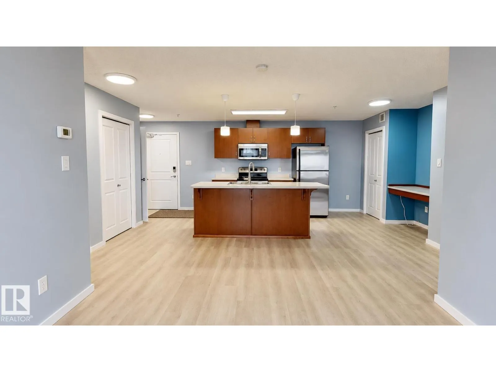 #233 504 Albany WY NW