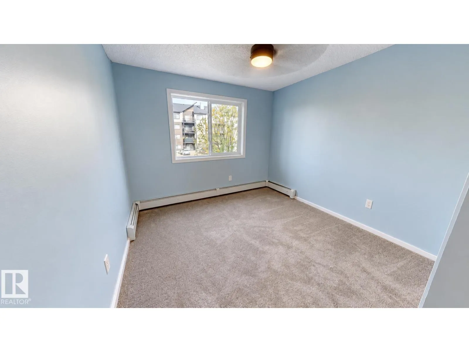 #233 504 Albany WY NW
