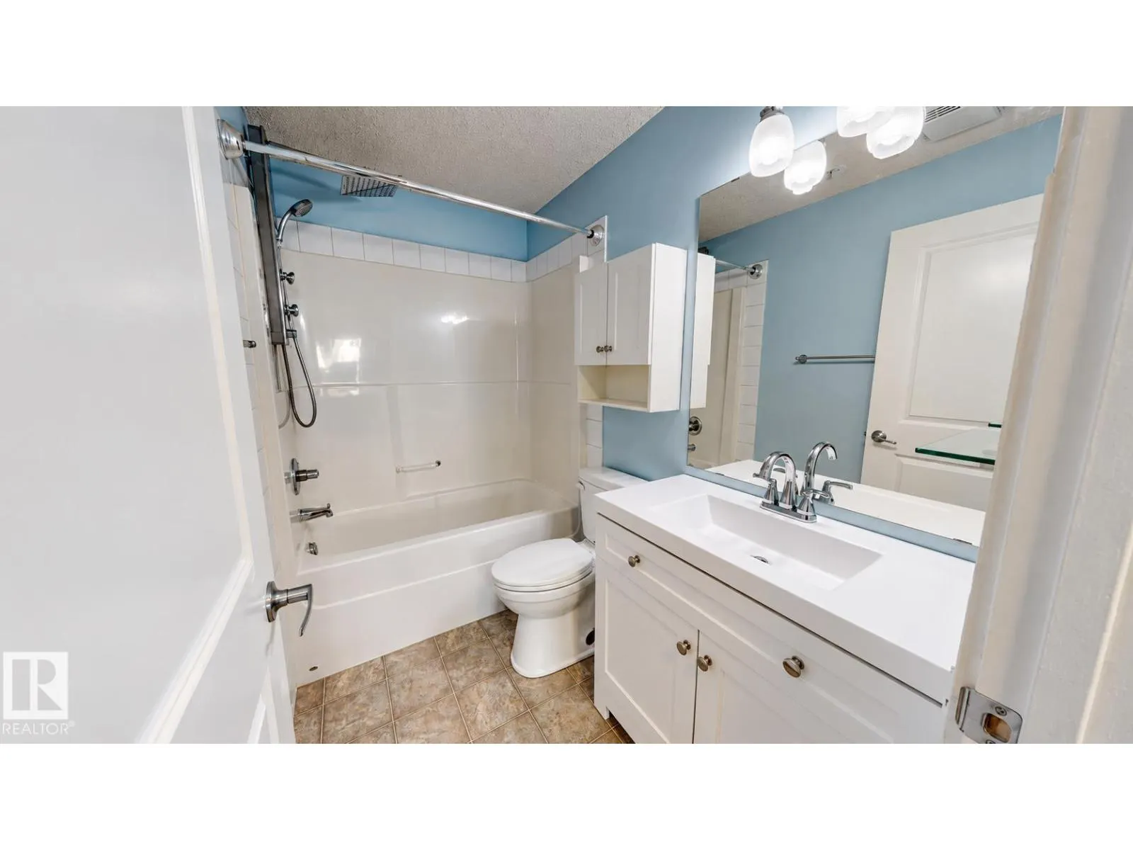 #233 504 Albany WY NW