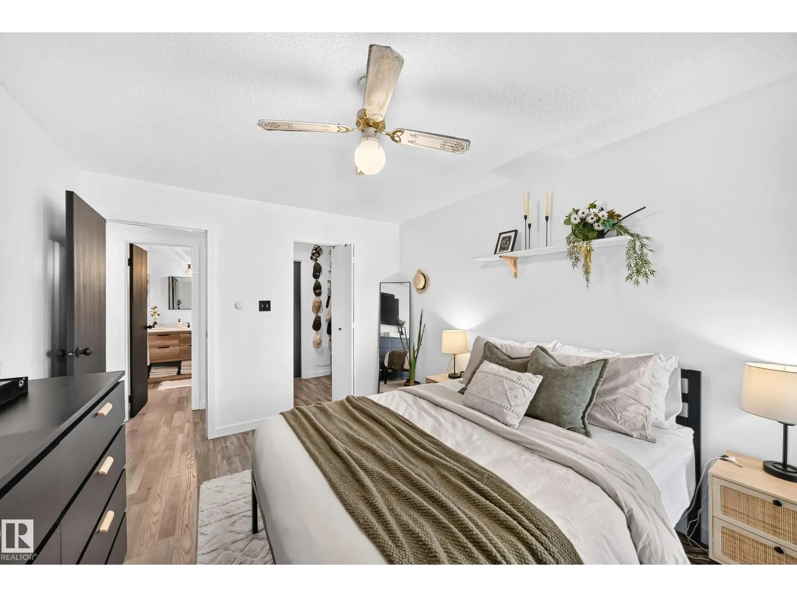 #68 2204 118 ST NW