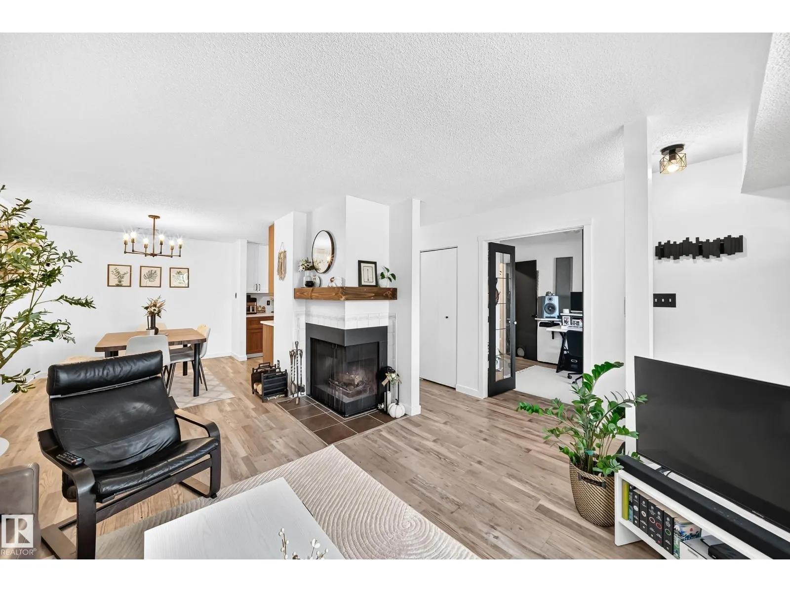 #68 2204 118 ST NW