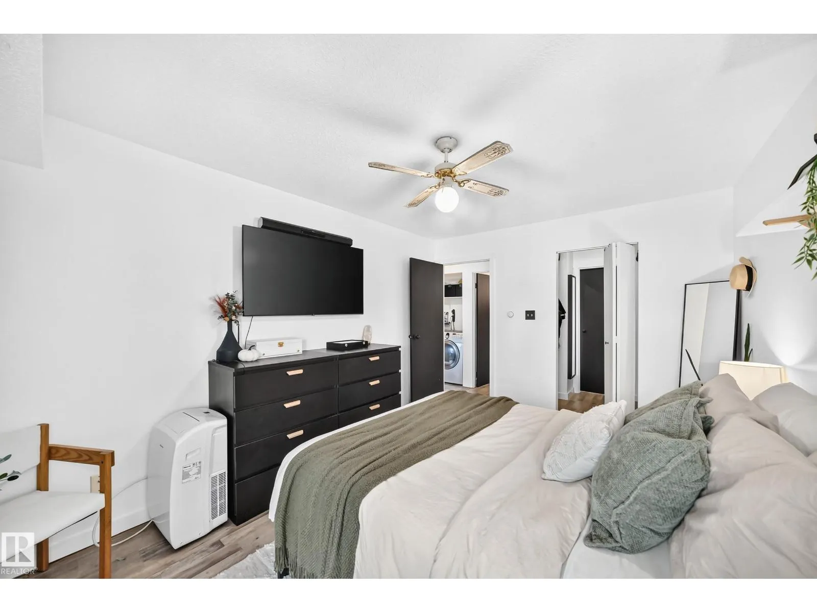 #68 2204 118 ST NW