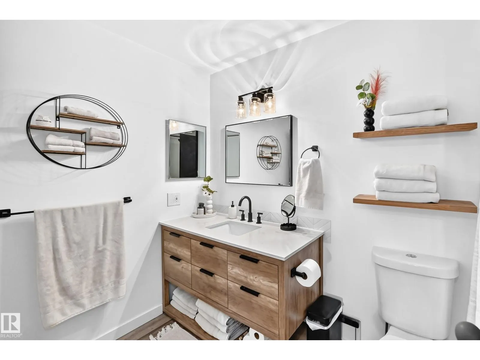 #68 2204 118 ST NW