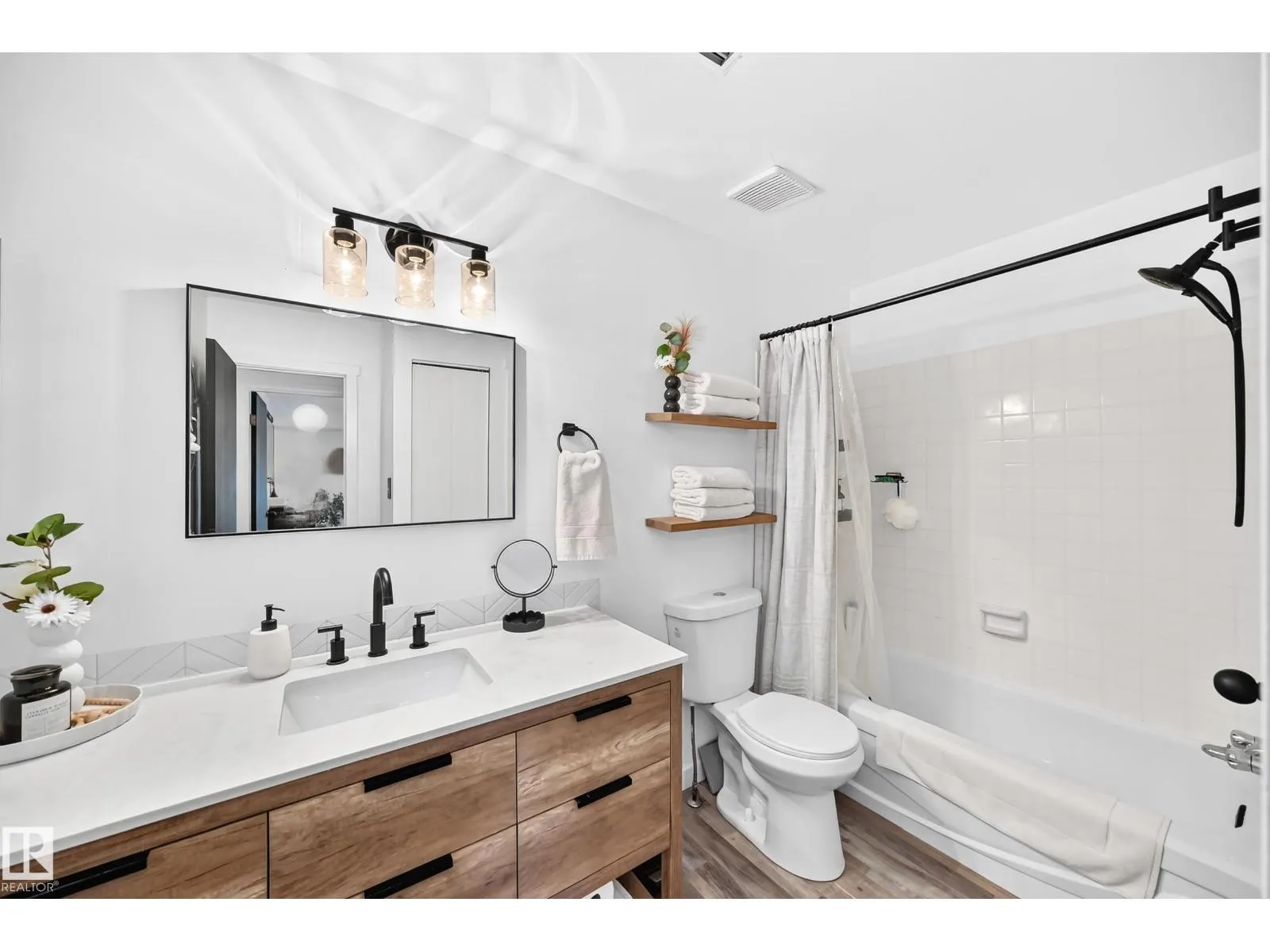 #68 2204 118 ST NW