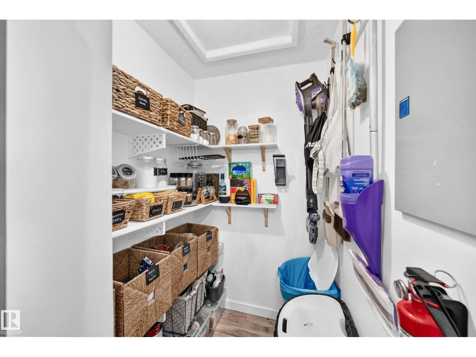 #68 2204 118 ST NW
