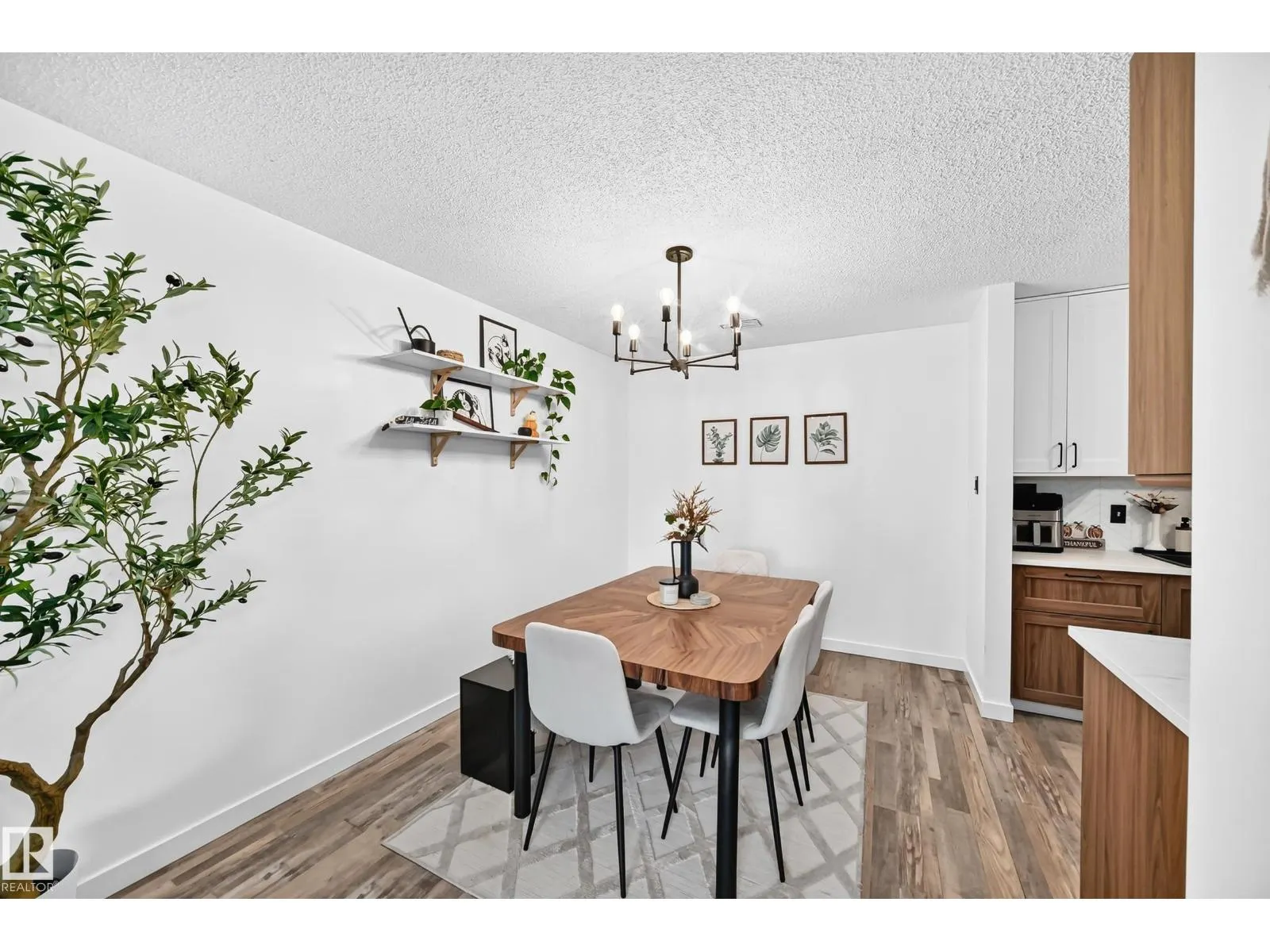 #68 2204 118 ST NW