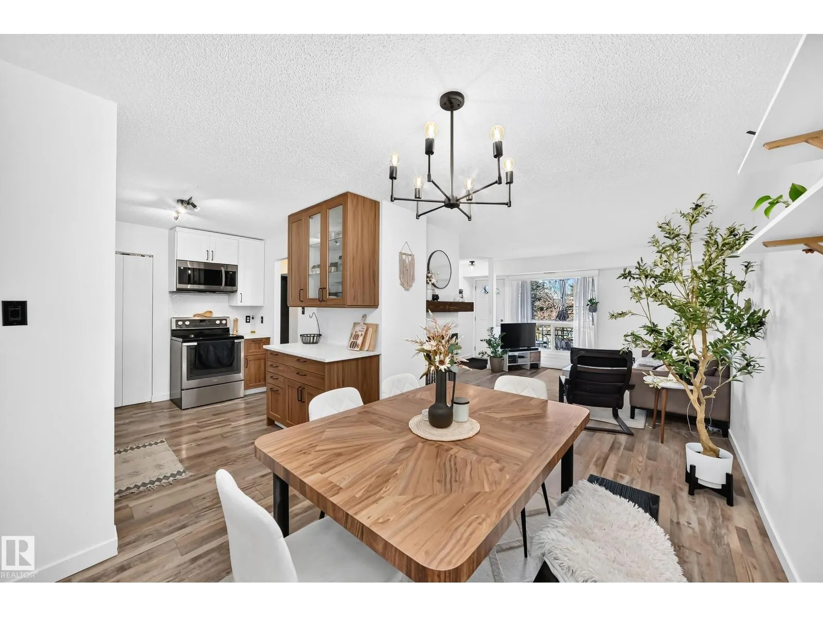 #68 2204 118 ST NW