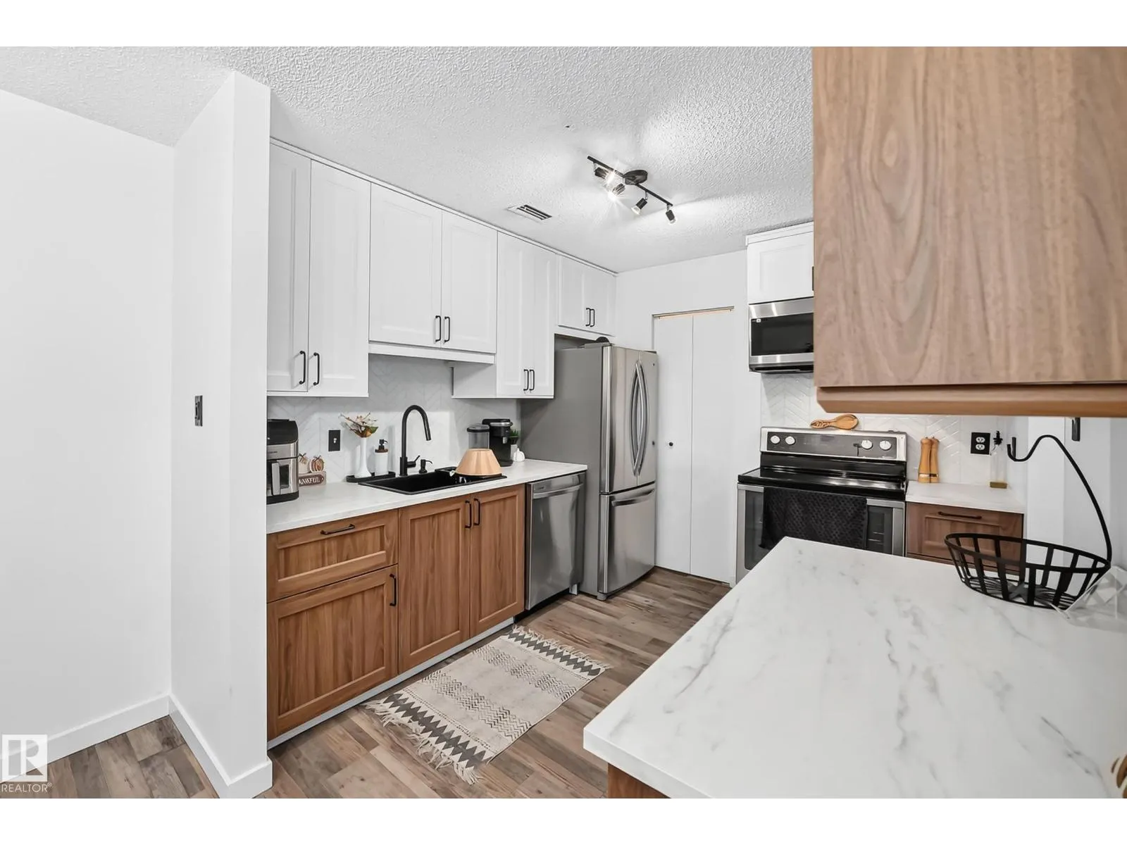 #68 2204 118 ST NW
