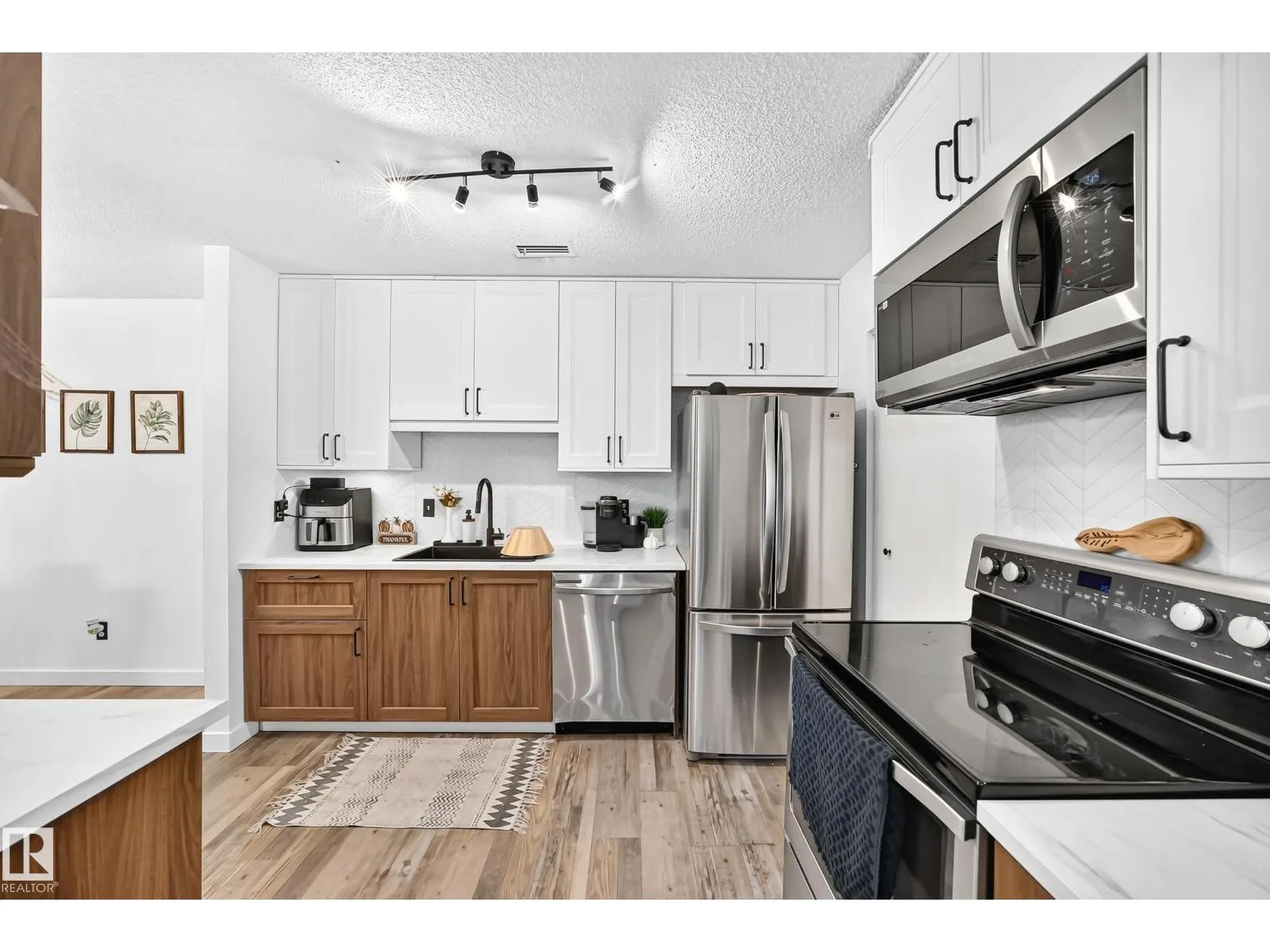 #68 2204 118 ST NW