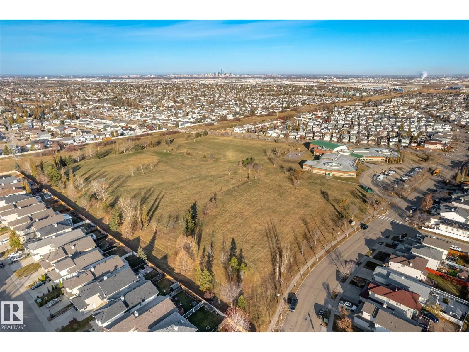 #305 2305 35A AV NW