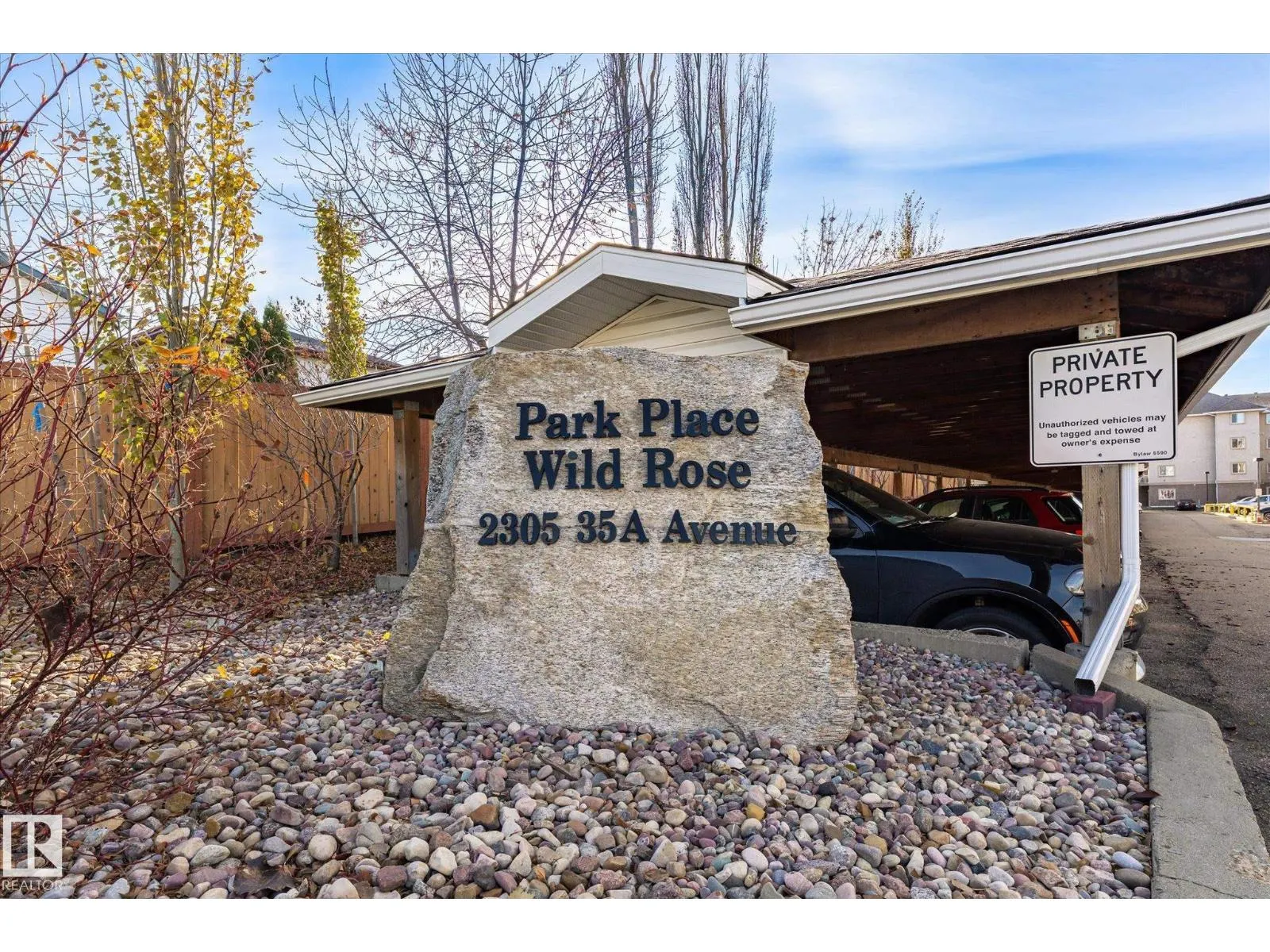 #305 2305 35A AV NW