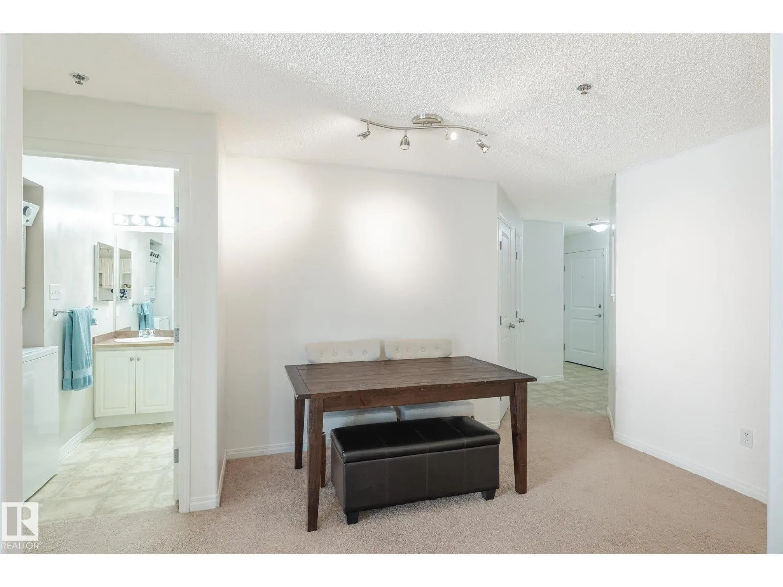 #305 2305 35A AV NW
