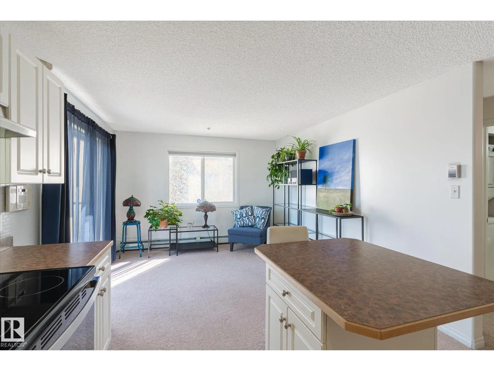 #305 2305 35A AV NW