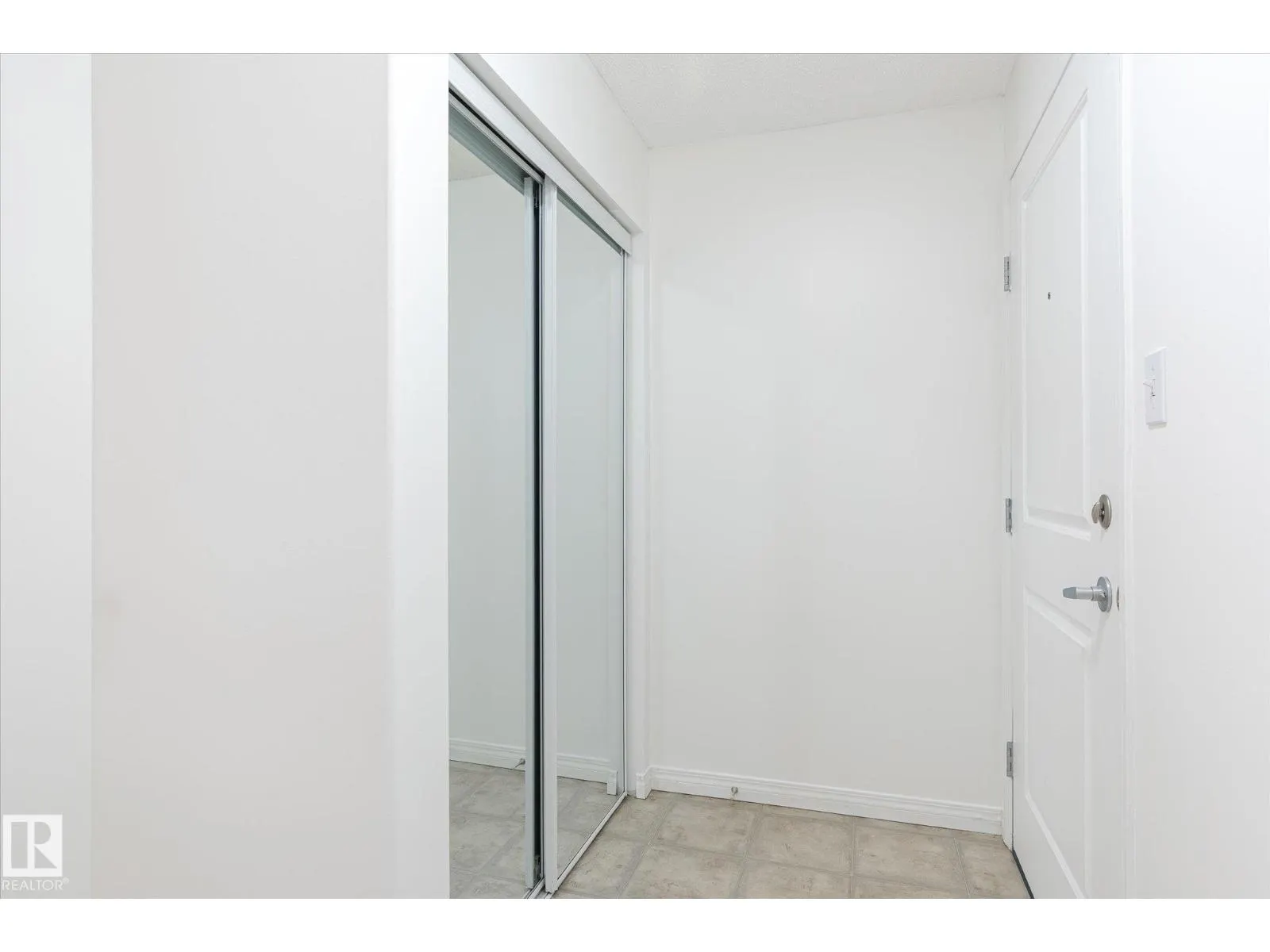 #305 2305 35A AV NW