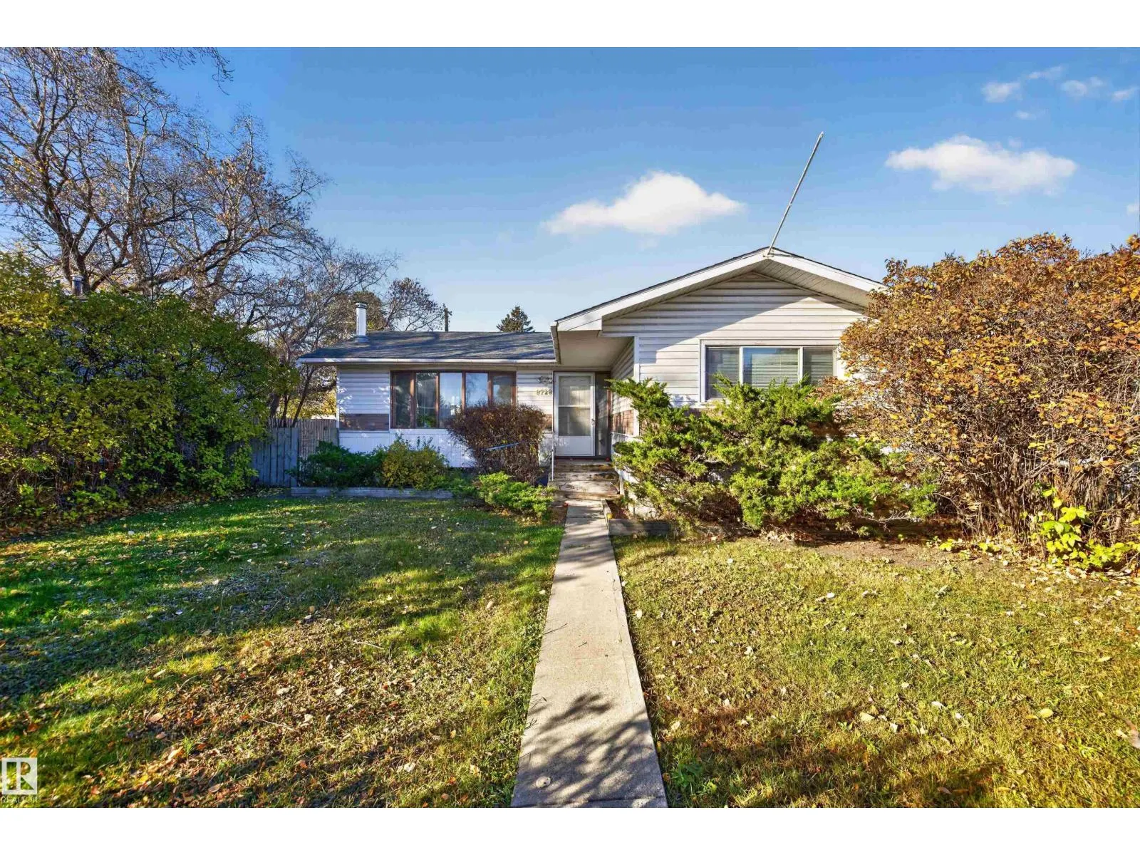 8728 163 ST NW