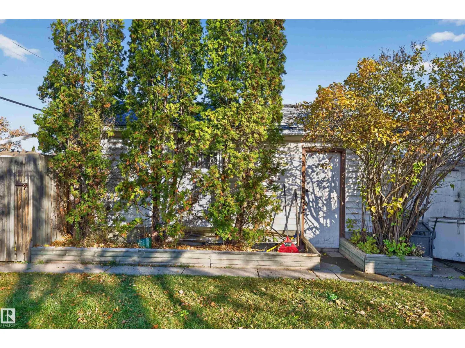 8728 163 ST NW