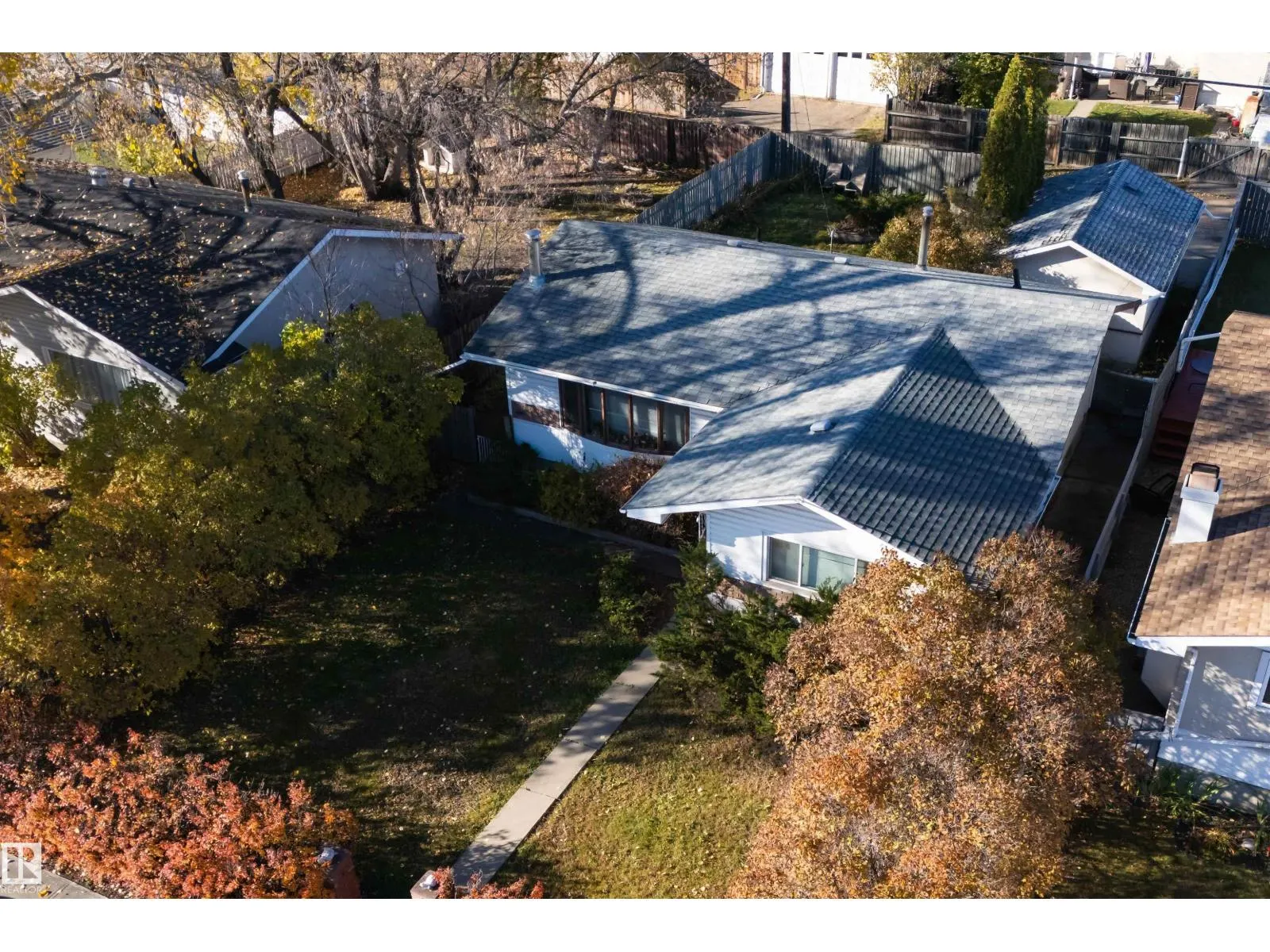 8728 163 ST NW