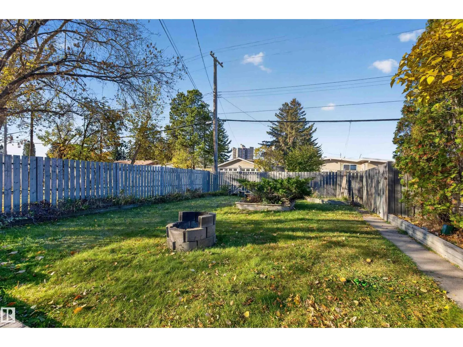 8728 163 ST NW