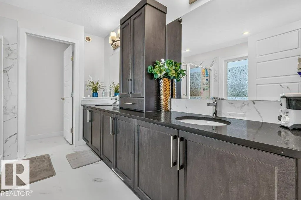 196 EDGEWATER CI